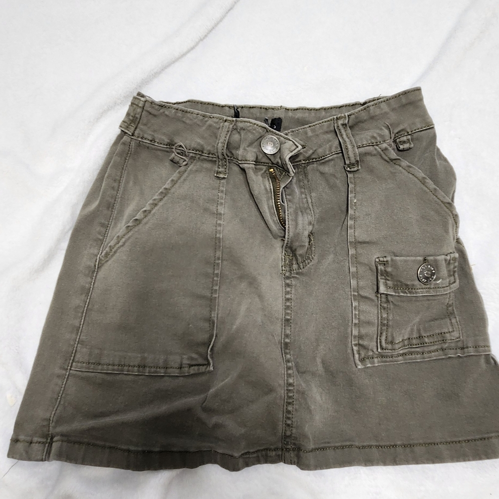 olive green skirt